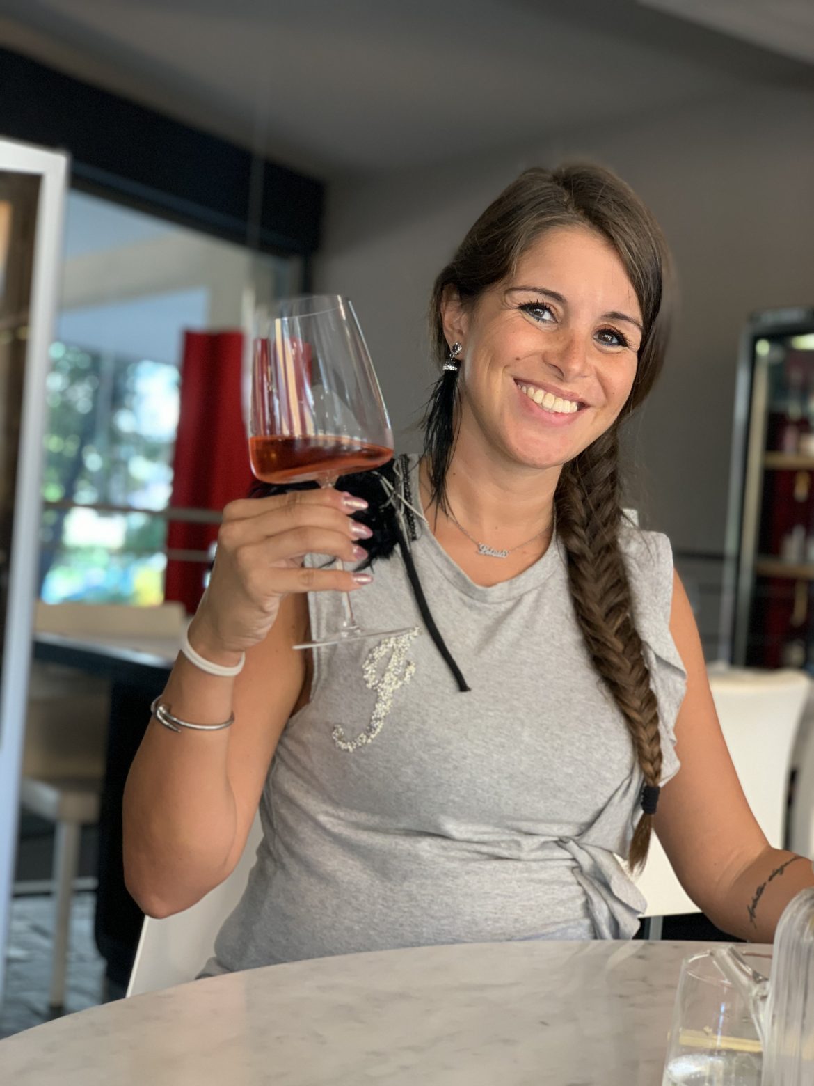 In caso di timidezza basta un buon bicchiere di vino!